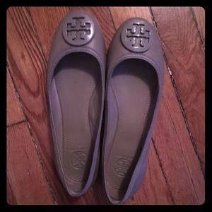 Tory Burch taupe leather medallion flats 7.5 EUC